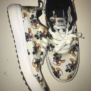 Women’s size 8.5 white Mickey ultra range vans